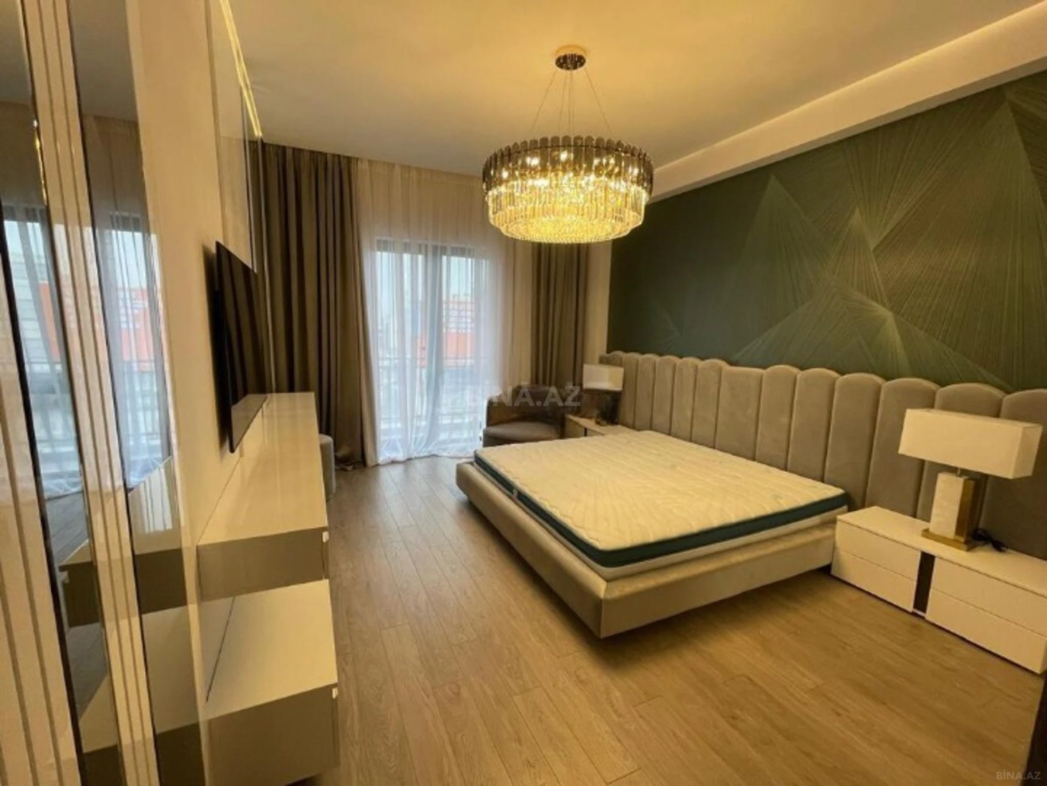 Satılır 4 otaqlı mənzil 209 m²