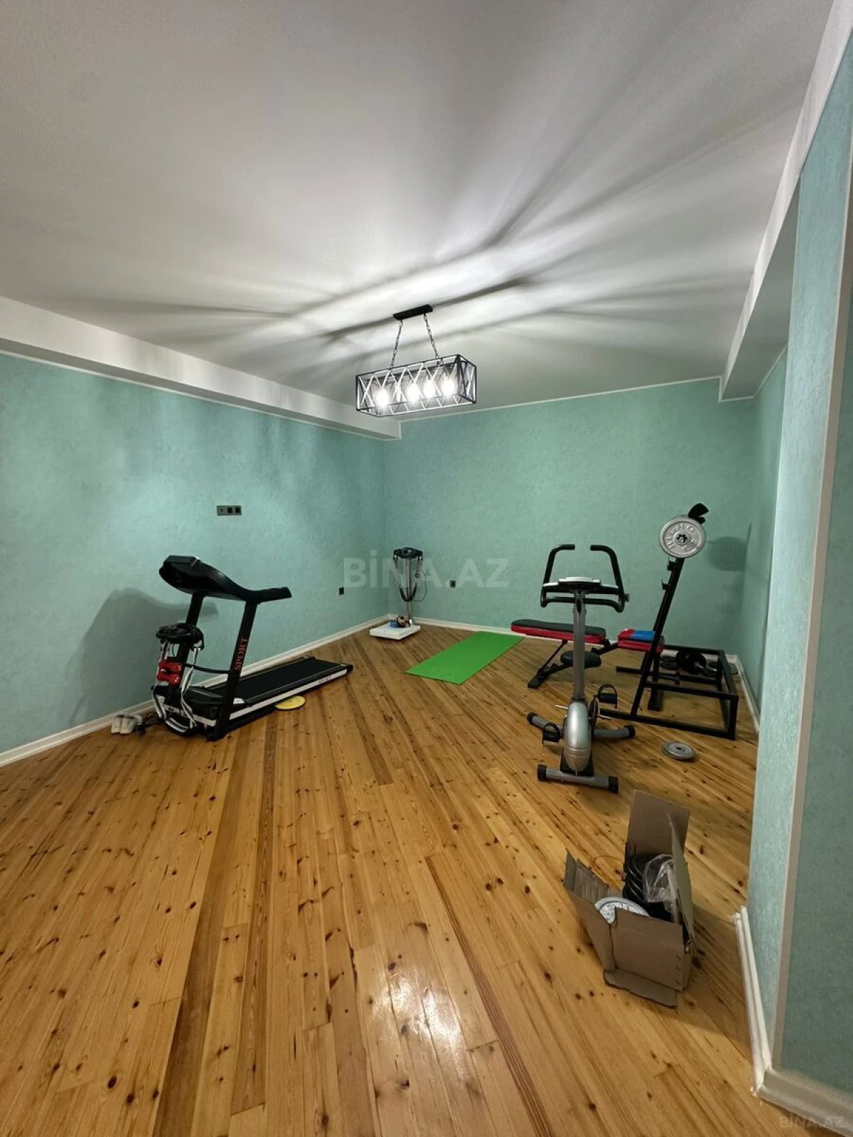 Satılır 10 otaqlı həyət evi 565 m²