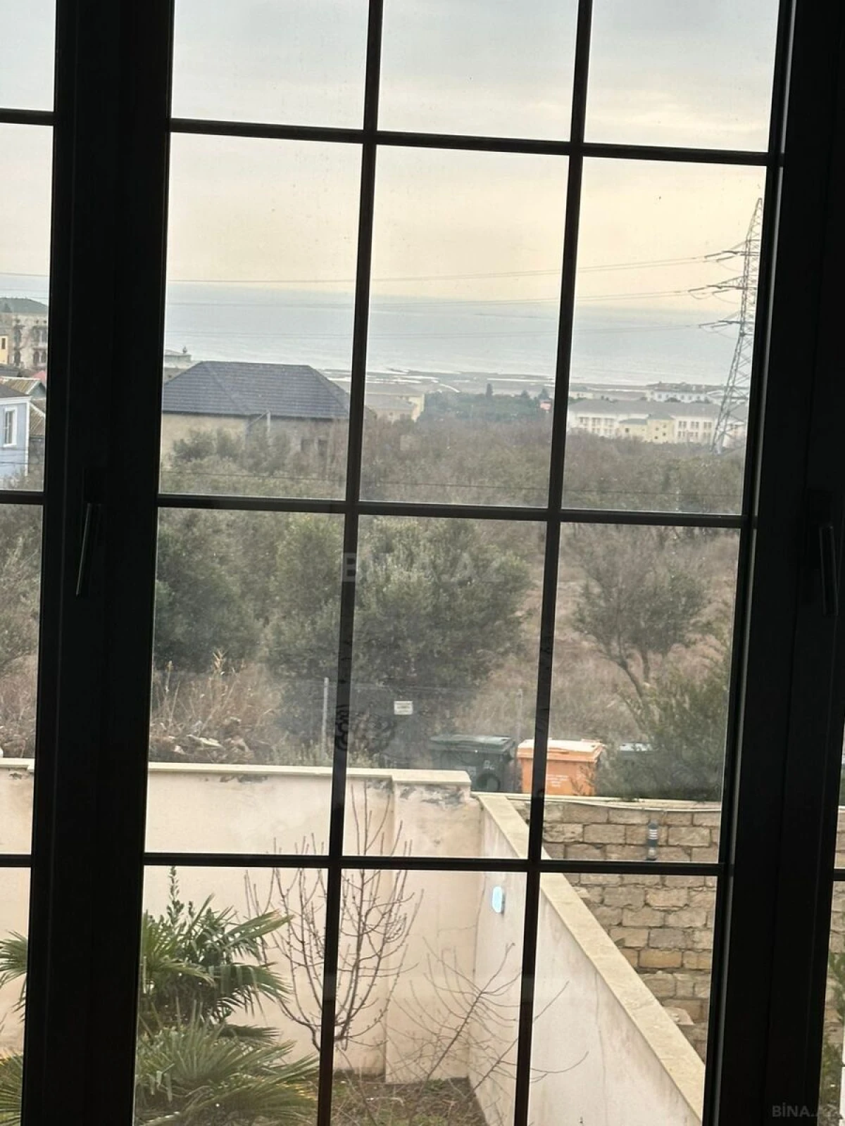 Satılır 10 otaqlı həyət evi 565 m²