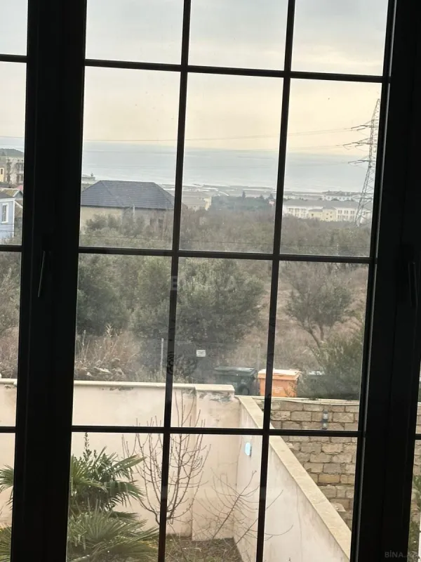 Satılır 10 otaqlı həyət evi 565 m²