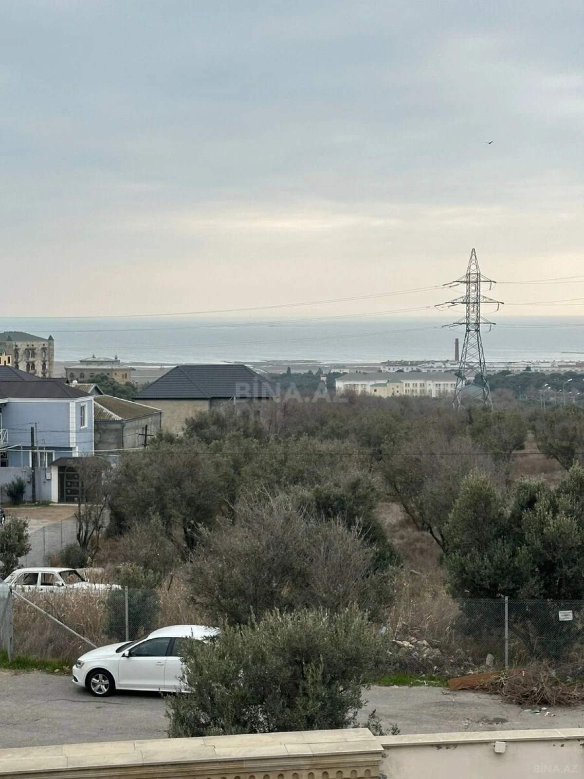 Satılır 10 otaqlı həyət evi 565 m²