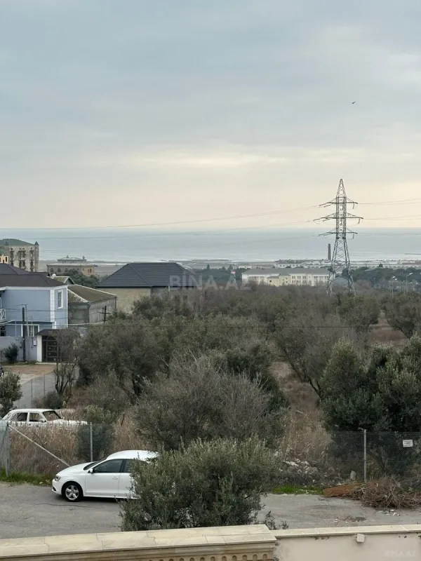 Satılır 10 otaqlı həyət evi 565 m²