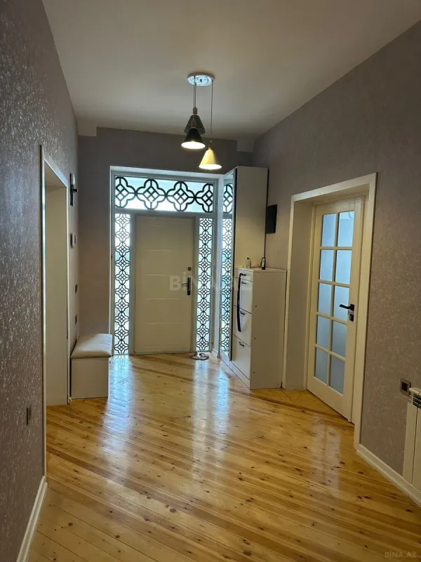 Satılır 10 otaqlı həyət evi 565 m²