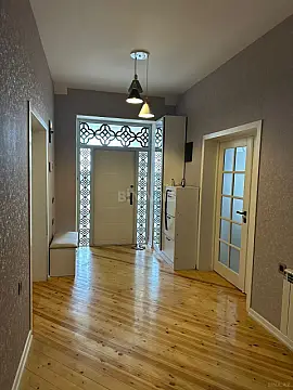Satılır 10 otaqlı həyət evi 565 m²
