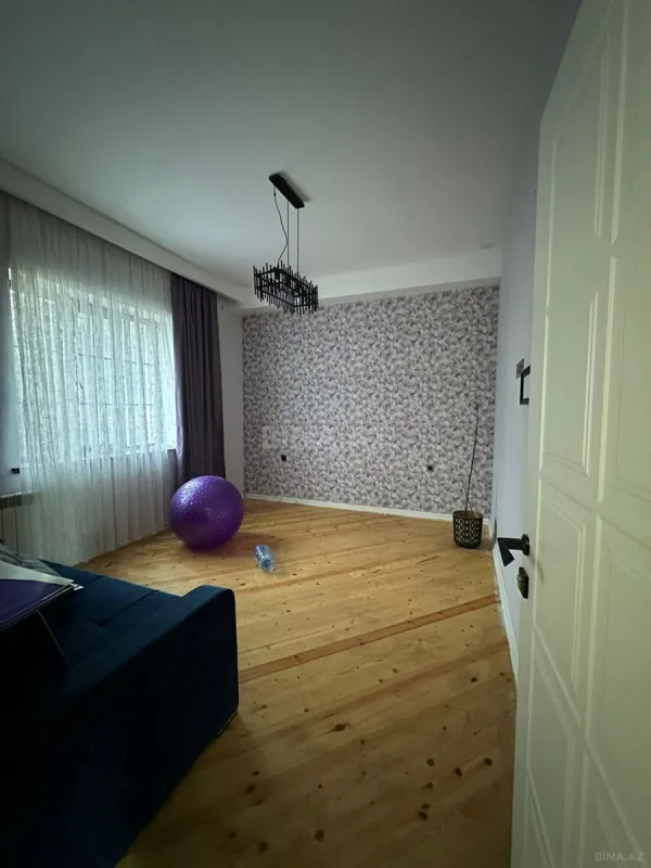 Satılır 10 otaqlı həyət evi 565 m²