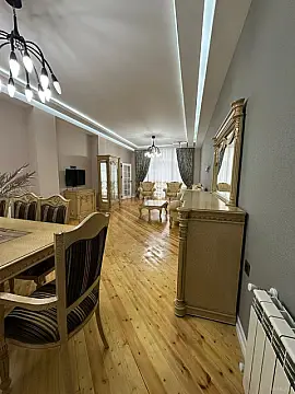 Satılır 10 otaqlı həyət evi 565 m²
