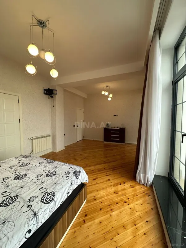 Satılır 10 otaqlı həyət evi 565 m²