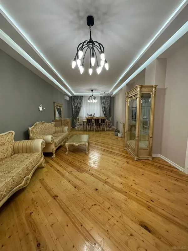 Satılır 10 otaqlı həyət evi 565 m²