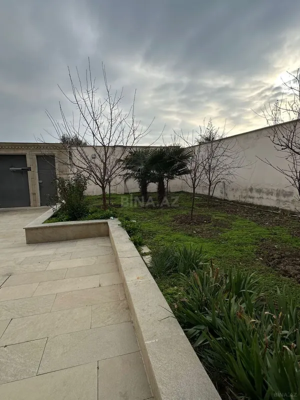 Satılır 10 otaqlı həyət evi 565 m²