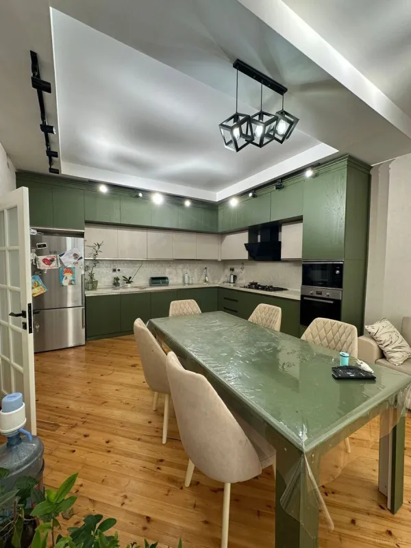 Satılır 10 otaqlı həyət evi 565 m²