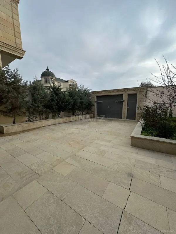 Satılır 10 otaqlı həyət evi 565 m²