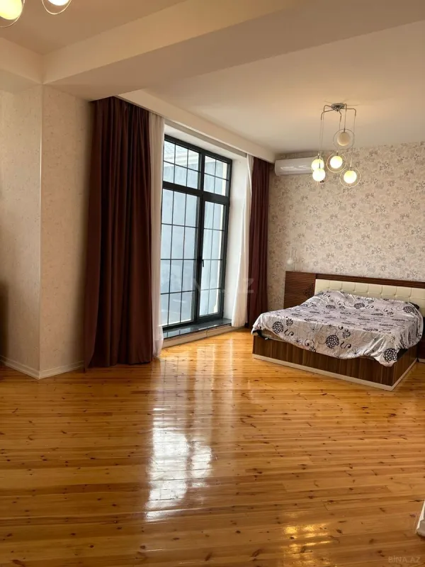 Satılır 10 otaqlı həyət evi 565 m²
