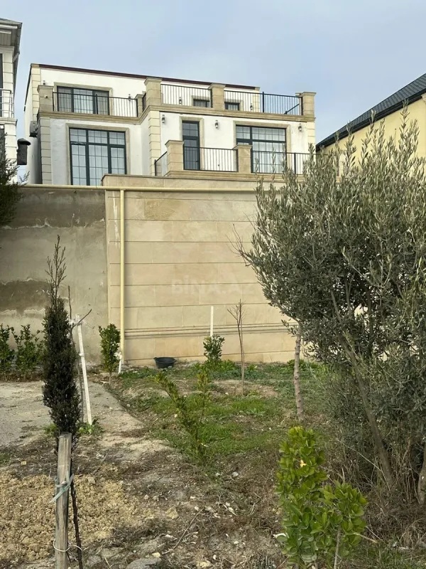 Satılır 10 otaqlı həyət evi 565 m²