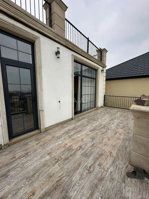 Satılır 10 otaqlı həyət evi 565 m²