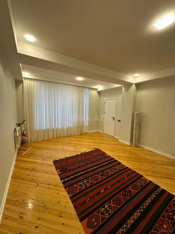 Satılır 10 otaqlı həyət evi 565 m²