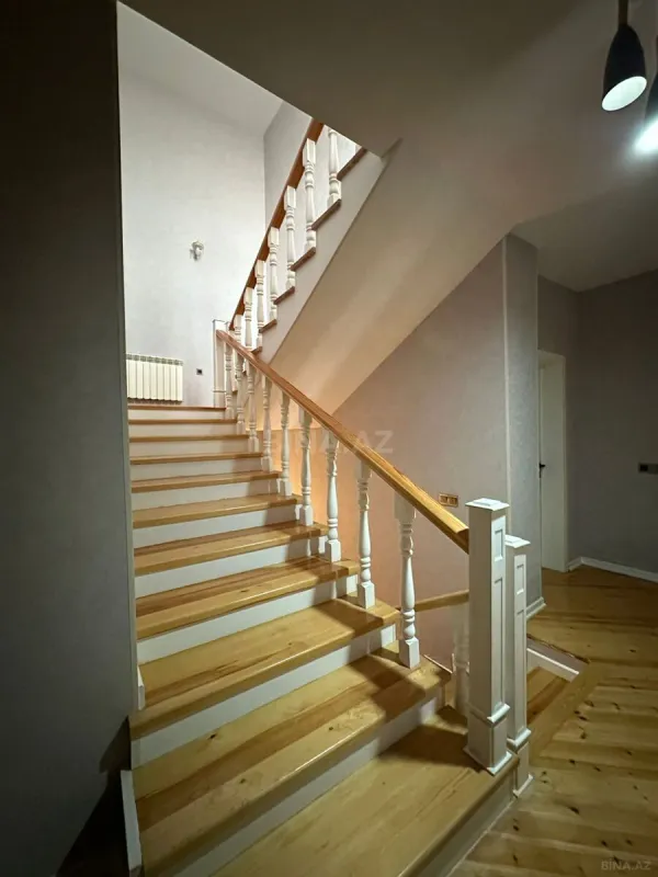 Satılır 10 otaqlı həyət evi 565 m²