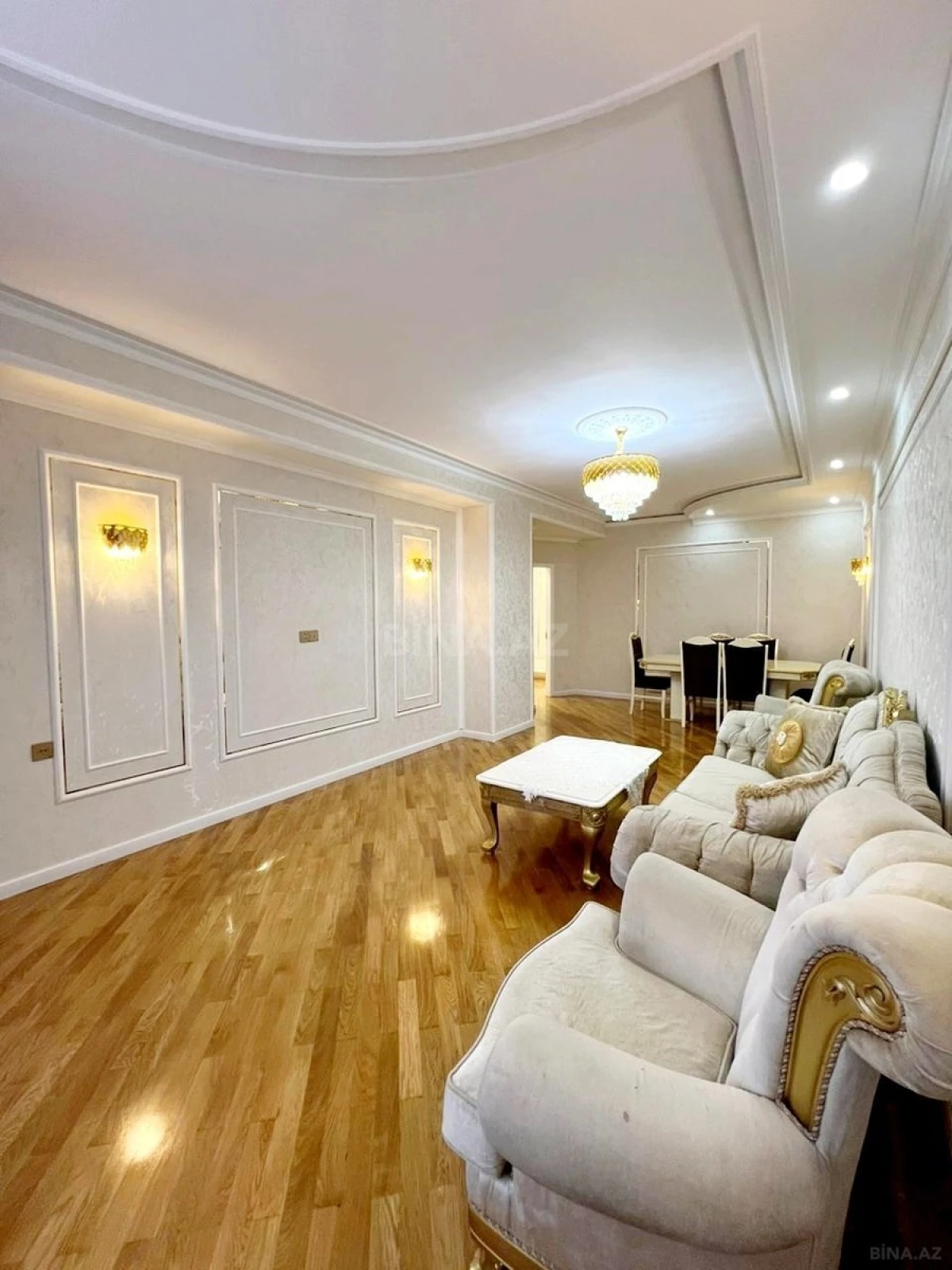 Satılır 4 otaqlı mənzil 135 m²