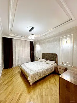 Satılır 4 otaqlı mənzil 135 m²