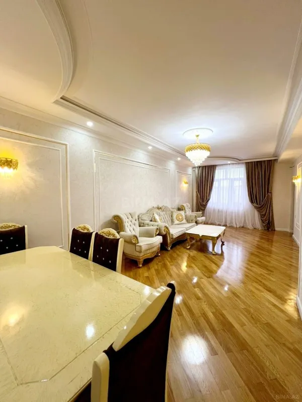 Satılır 4 otaqlı mənzil 135 m²