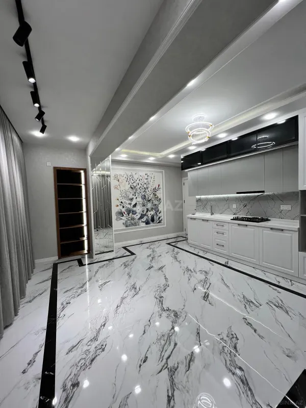 Satılır 4 otaqlı mənzil 135 m²