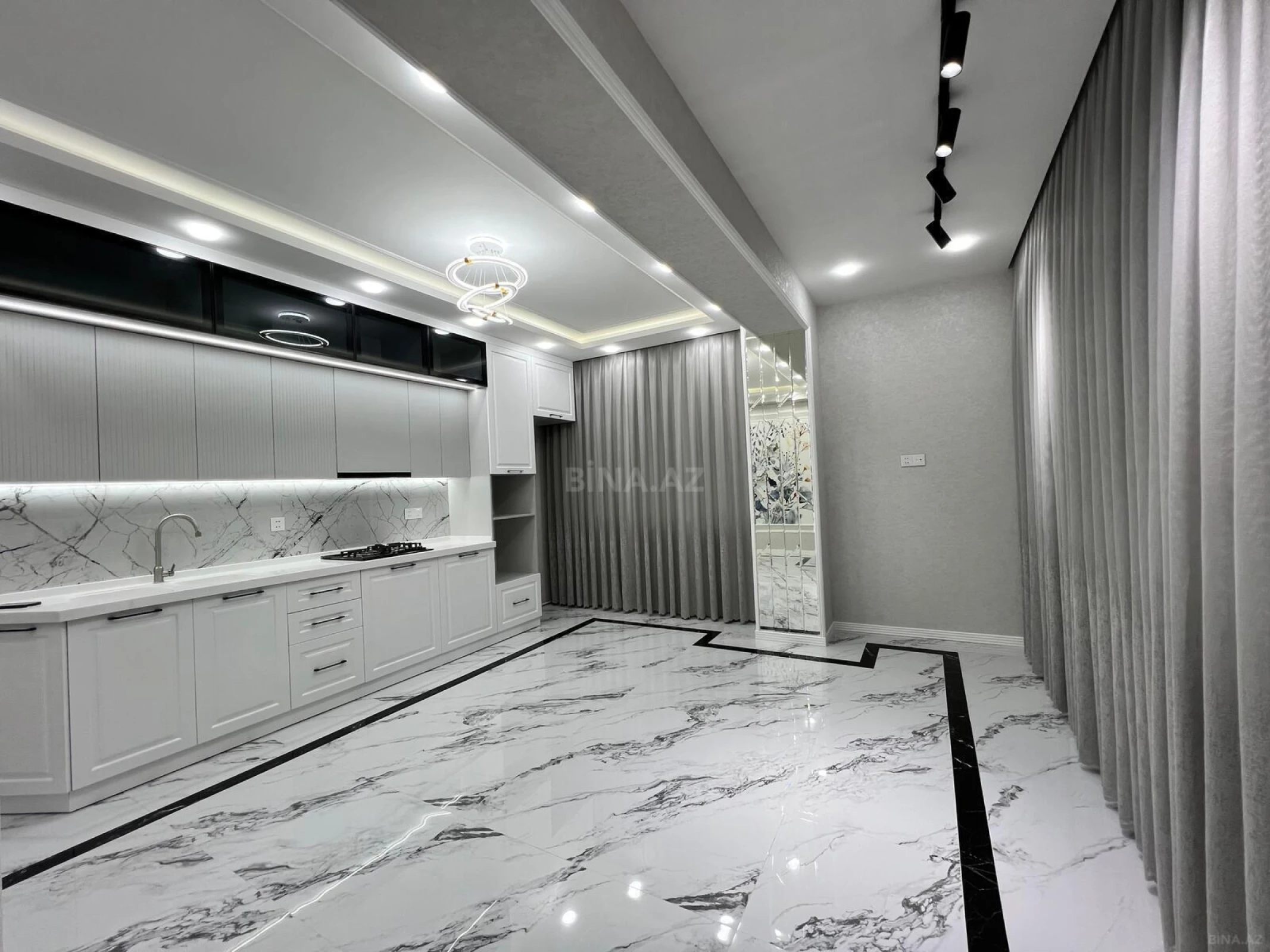 Satılır 4 otaqlı mənzil 135 m²