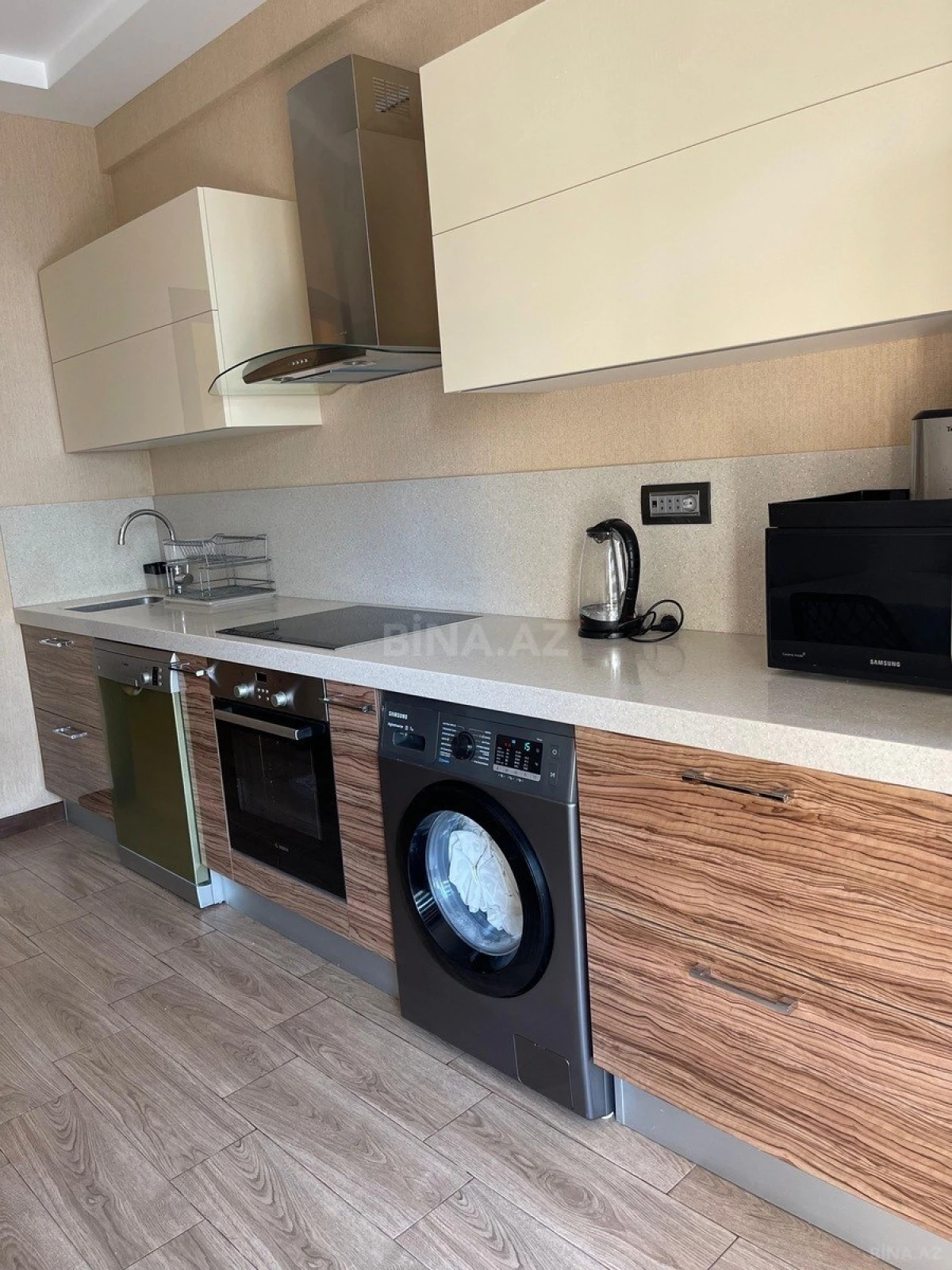 Kirayə verilir 2 otaqlı mənzil 107 m²