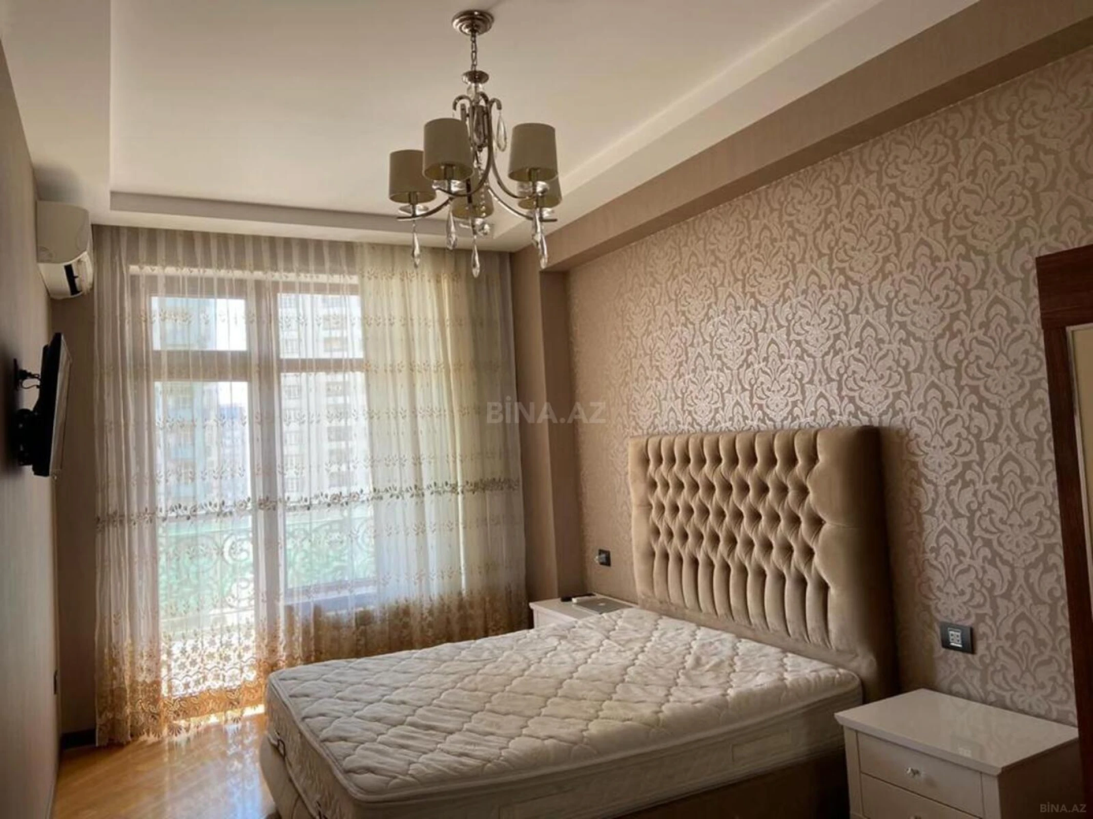 Kirayə verilir 2 otaqlı mənzil 107 m²