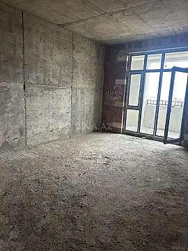 Satılır 2 otaqlı mənzil 83 m²