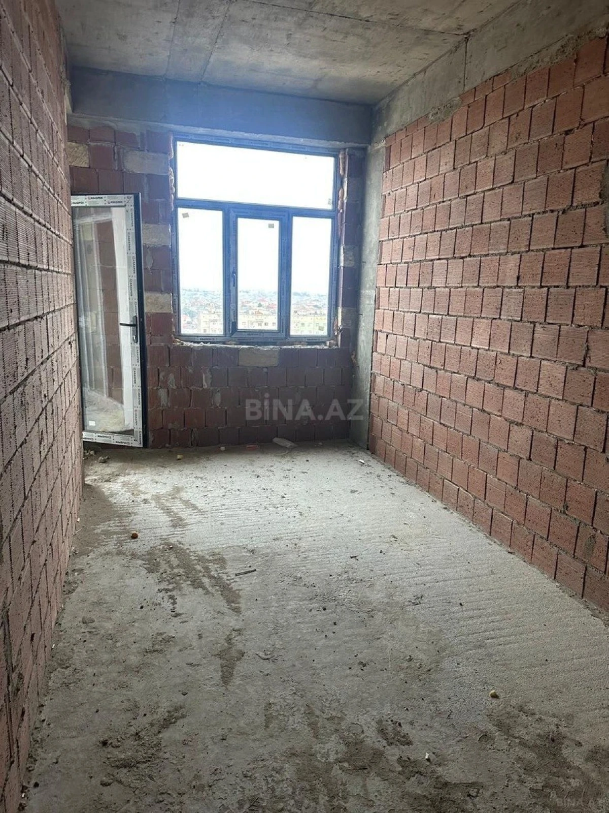 Satılır 2 otaqlı mənzil 83 m²