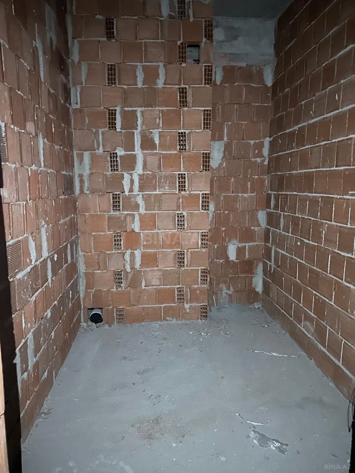 Satılır 2 otaqlı mənzil 83 m²