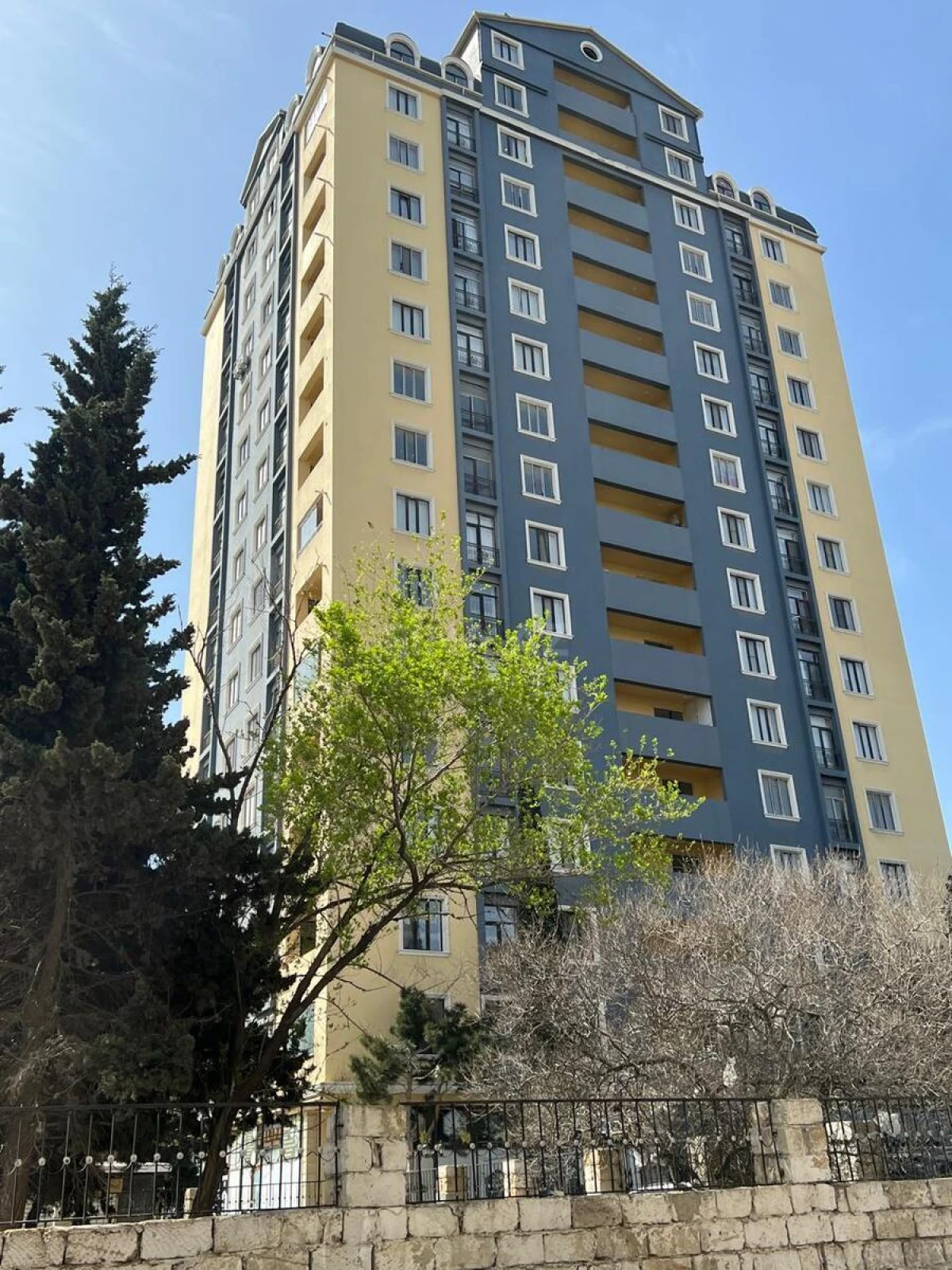 Satılır 3 otaqlı mənzil 126 m²