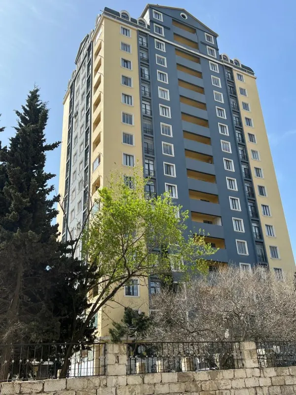 Satılır 3 otaqlı mənzil 126 m²