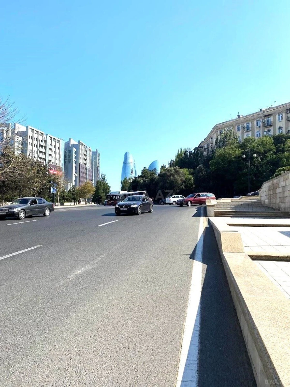 Satılır 4 otaqlı mənzil 100 m²