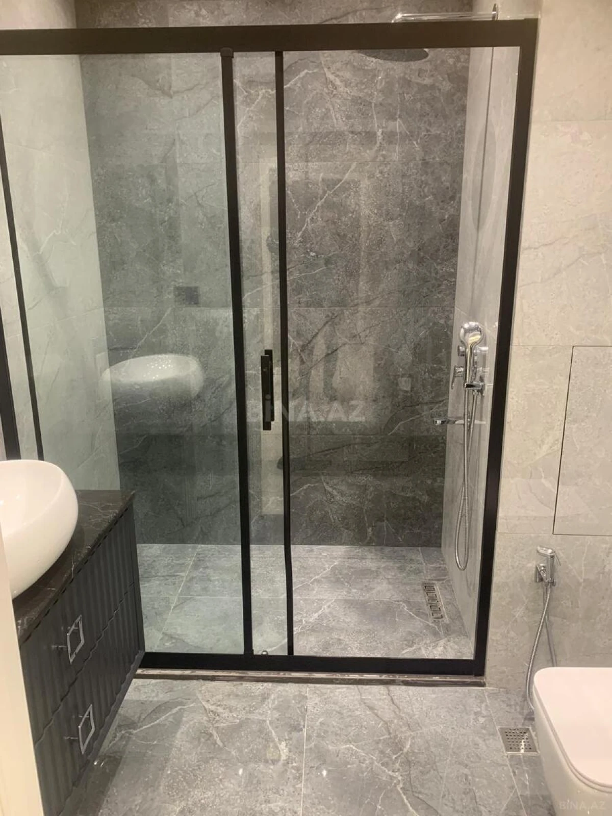 Kirayə verilir 3 otaqlı mənzil 150 m²