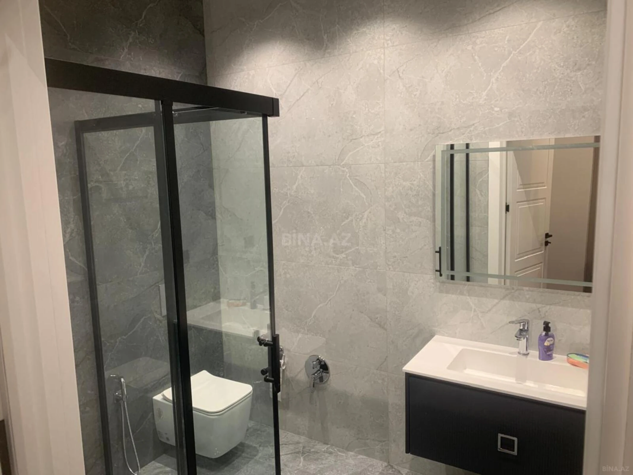 Kirayə verilir 3 otaqlı mənzil 150 m²