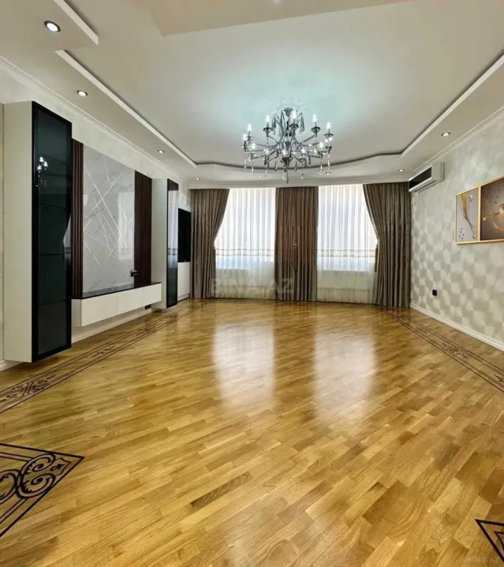 Satılır 3 otaqlı mənzil 134 m²