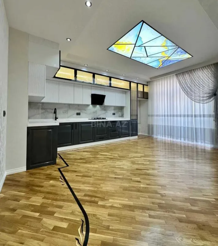 Satılır 3 otaqlı mənzil 134 m²