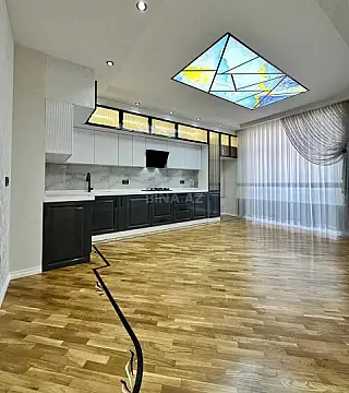 Satılır 3 otaqlı mənzil 134 m²