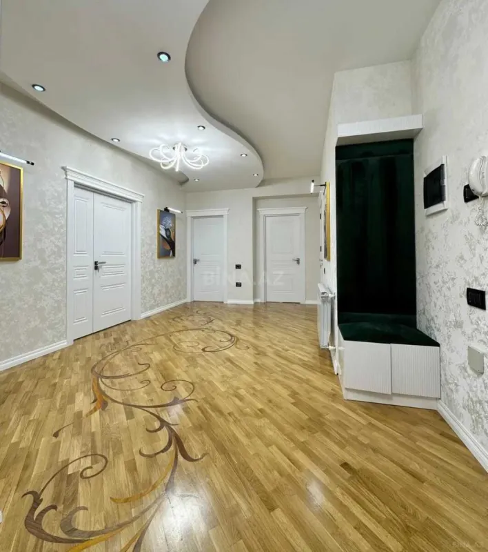 Satılır 3 otaqlı mənzil 134 m²