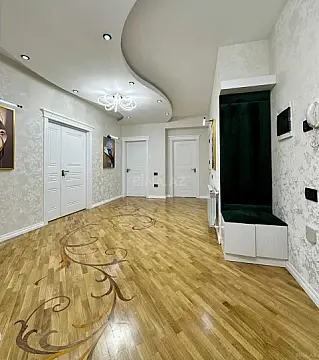 Satılır 3 otaqlı mənzil 134 m²