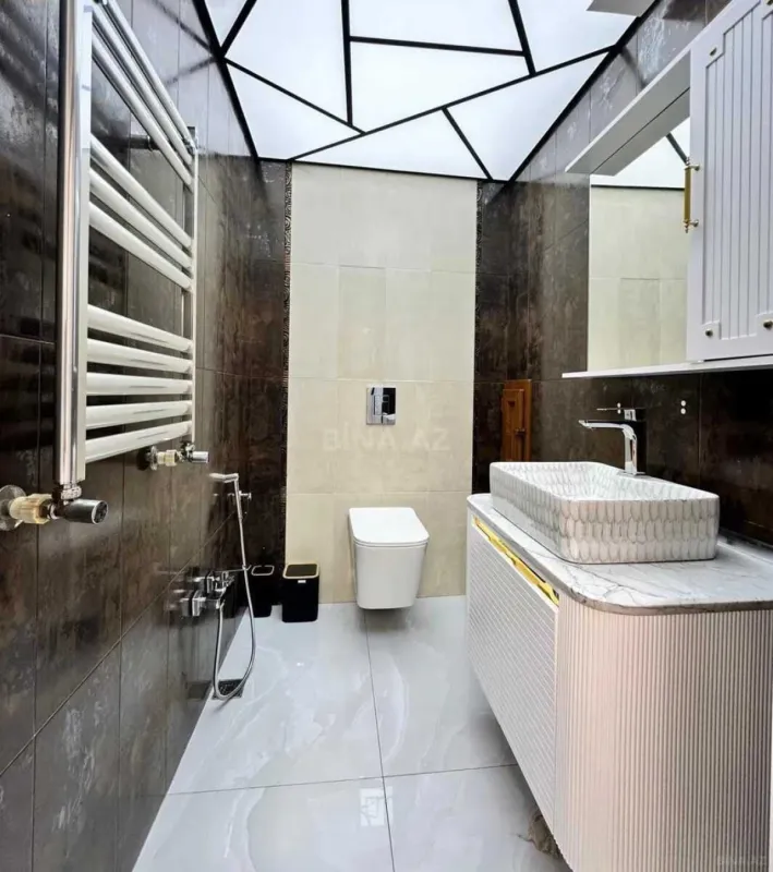 Satılır 3 otaqlı mənzil 134 m²