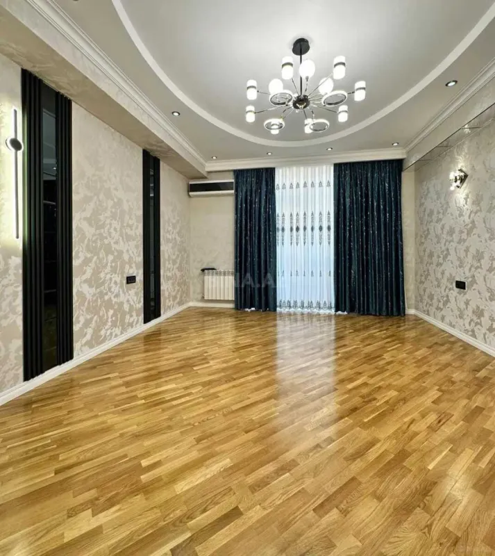 Satılır 3 otaqlı mənzil 134 m²