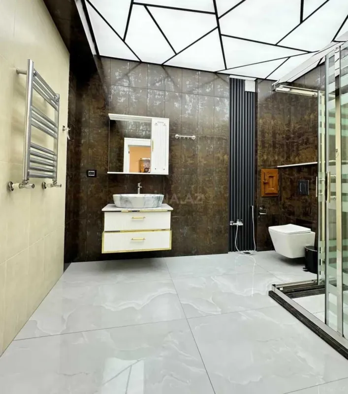 Satılır 3 otaqlı mənzil 134 m²