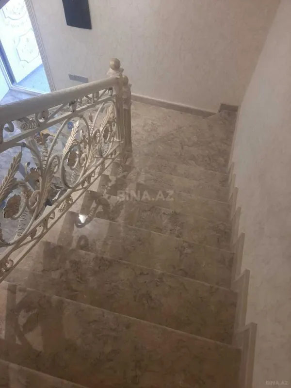 Satılır 6 otaqlı həyət evi 250 m²