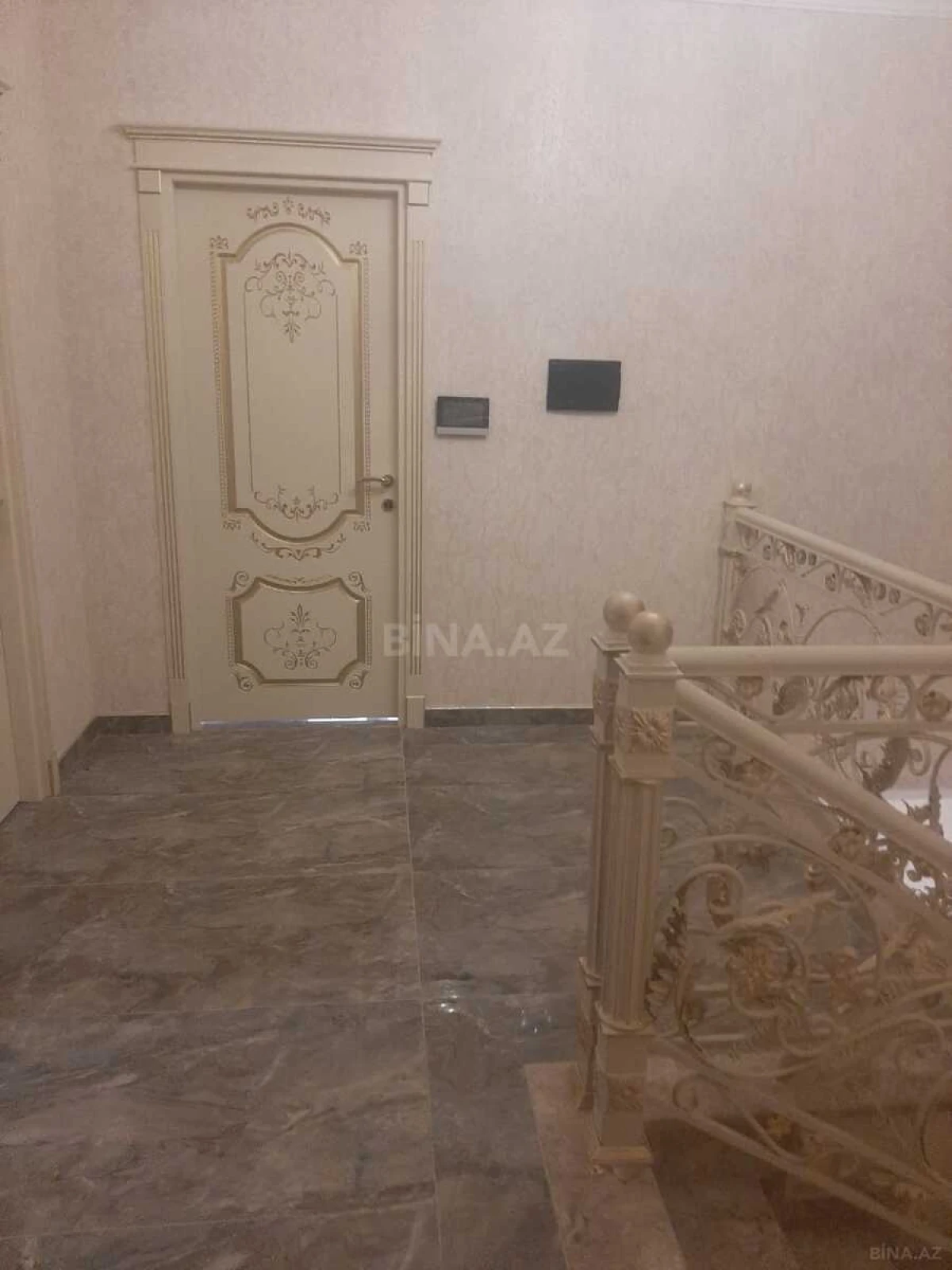 Satılır 6 otaqlı həyət evi 250 m²