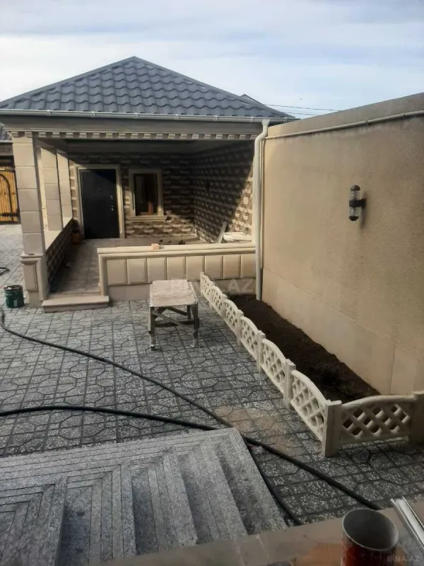 Satılır 6 otaqlı həyət evi 250 m²