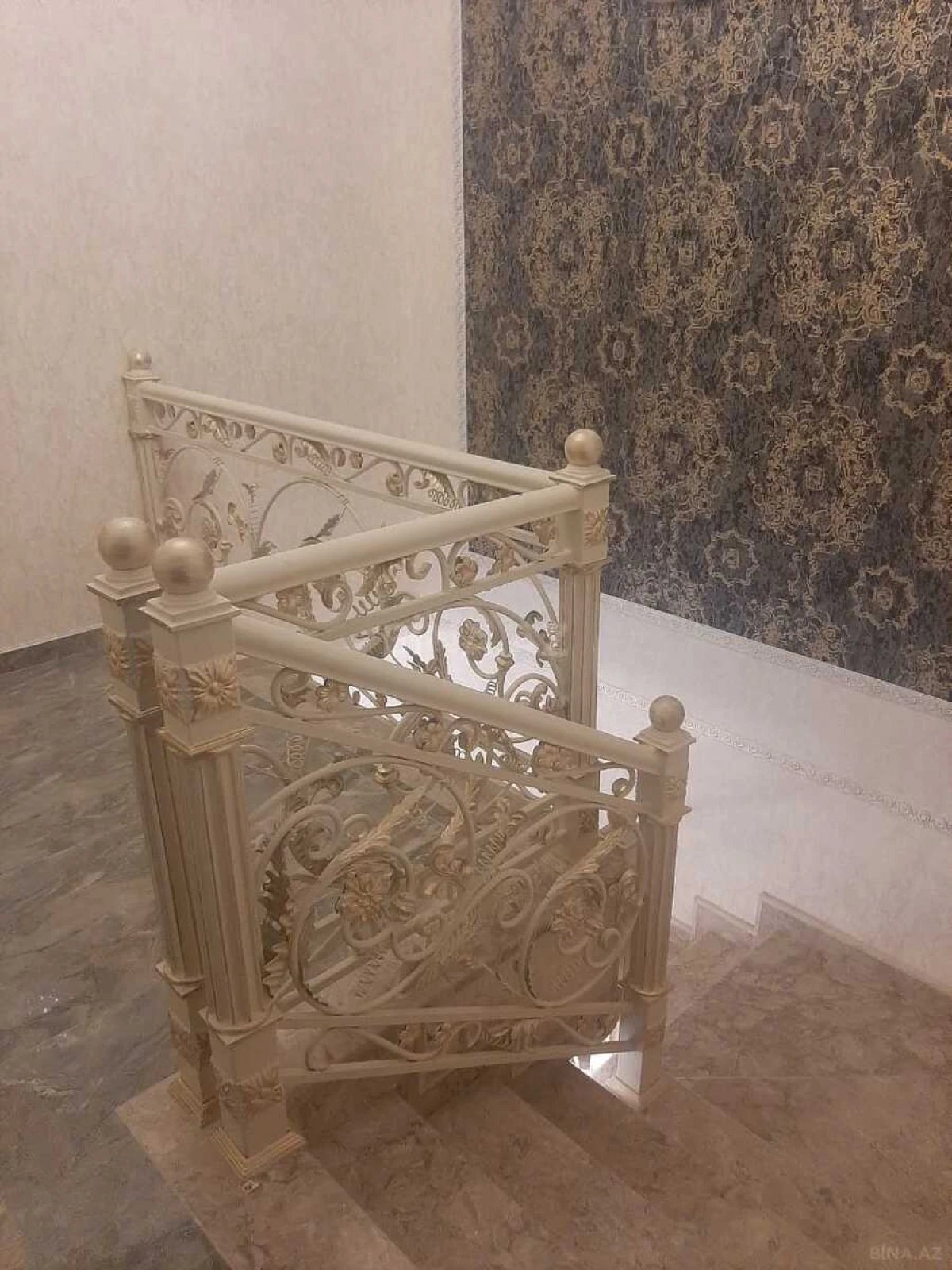 Satılır 6 otaqlı həyət evi 250 m²