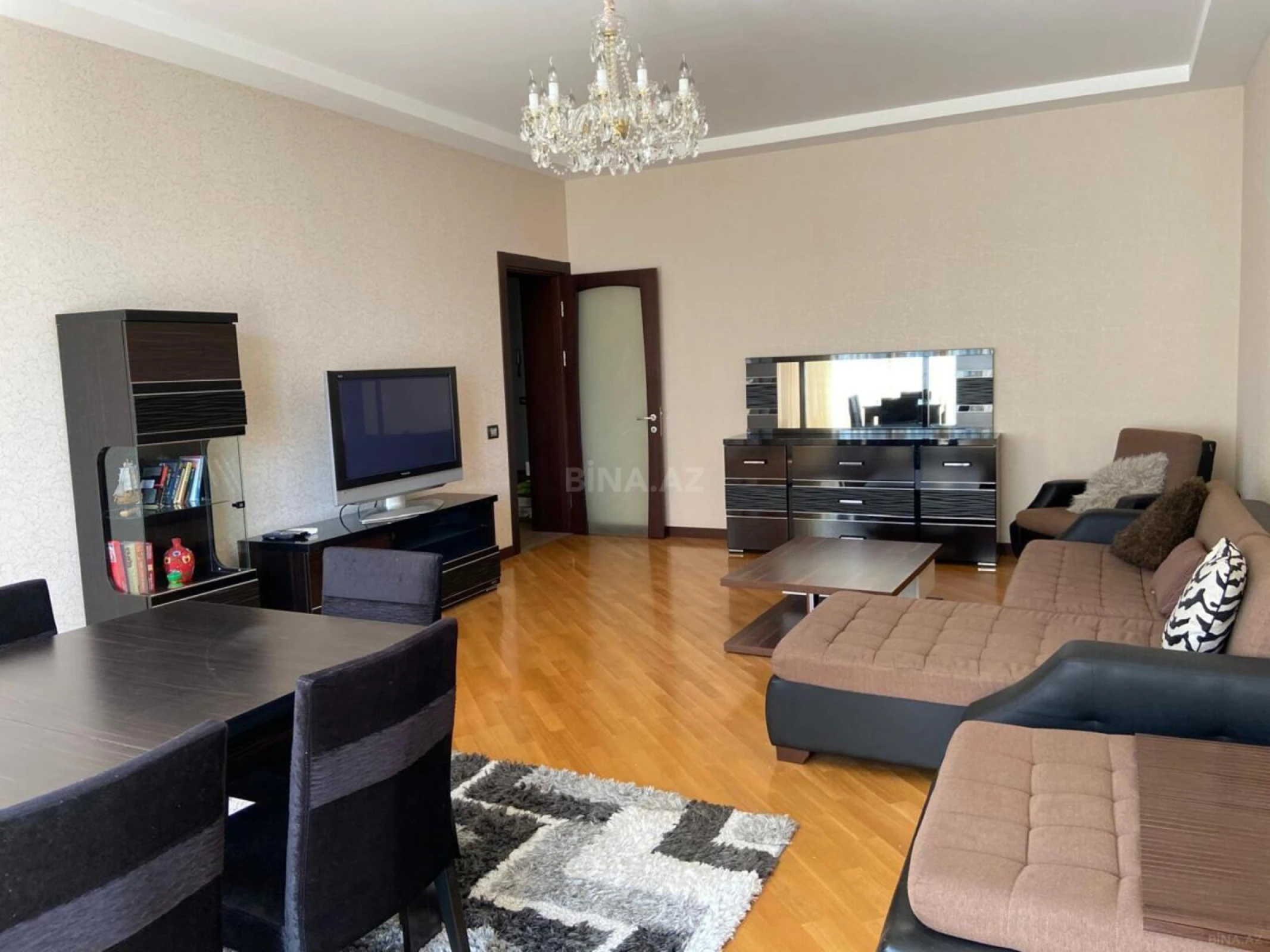 Kirayə verilir 2 otaqlı mənzil 107 m²