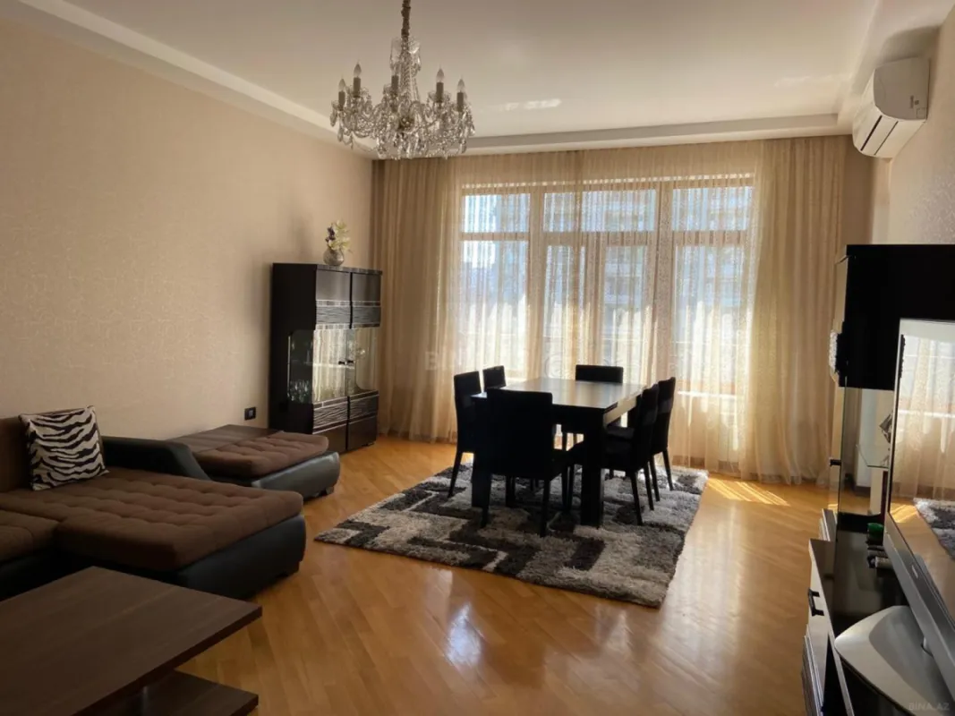 Kirayə verilir 2 otaqlı mənzil 107 m²