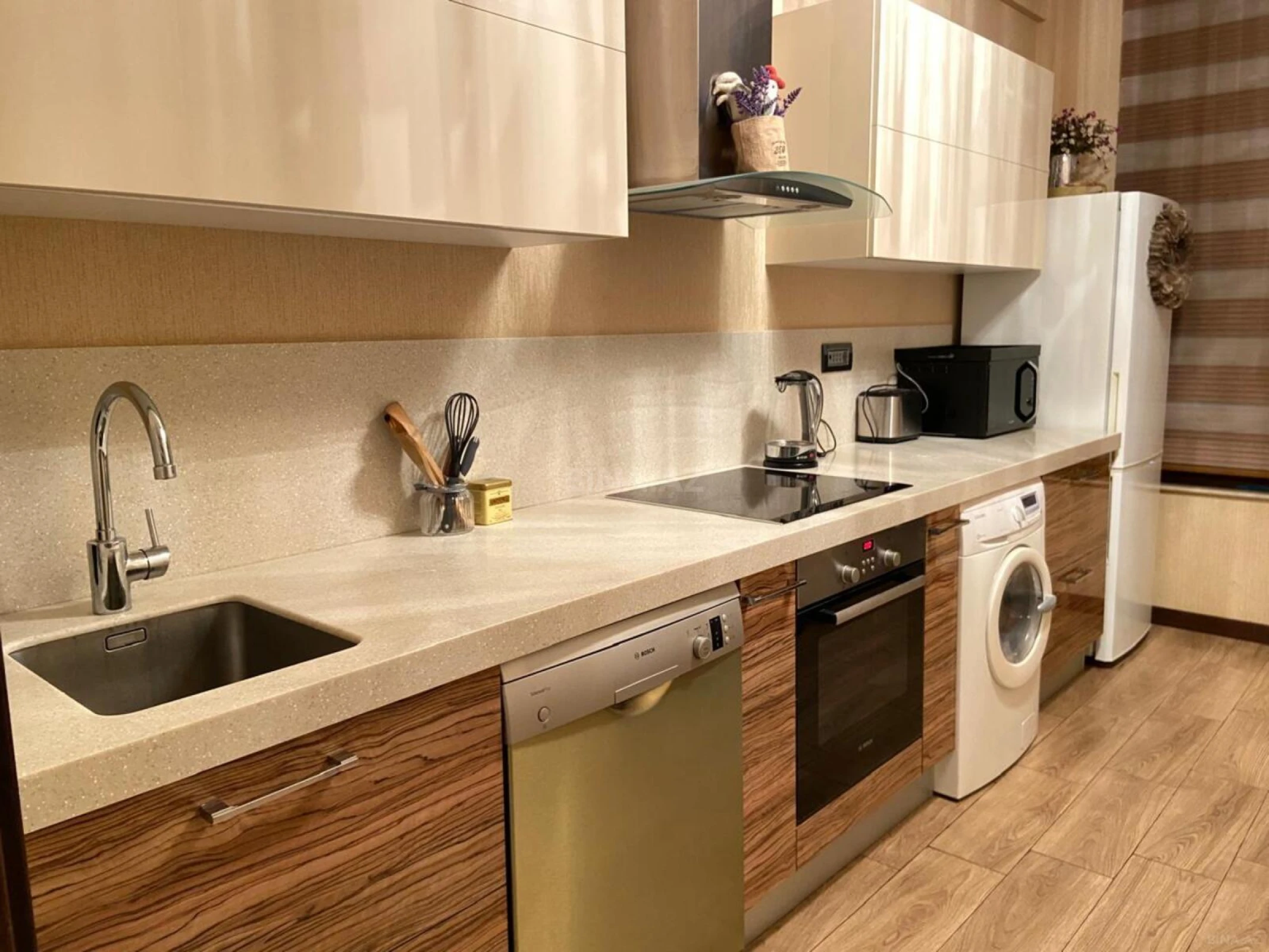 Kirayə verilir 2 otaqlı mənzil 107 m²